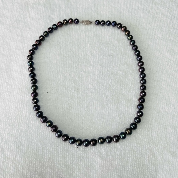 Black pearl necklace - Picture 1 of 3